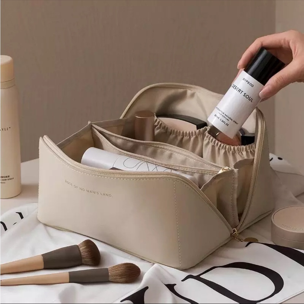 Portable Makeup Bag - Picture 3 of 3